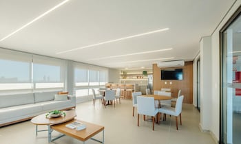 apartments in a building with a pool 800m from the beach in salvador edf