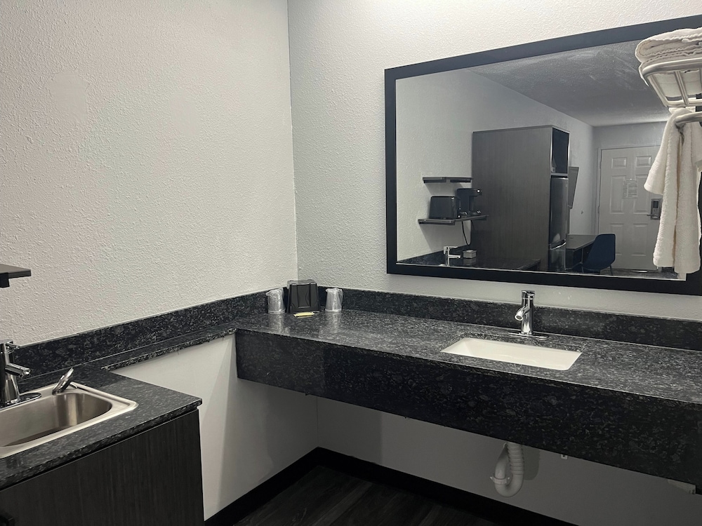 studio 6 west columbia sc airport