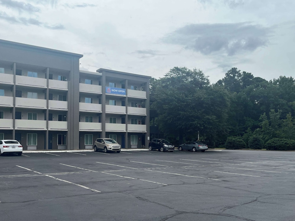 studio 6 west columbia sc airport