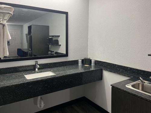 studio 6 west columbia sc airport