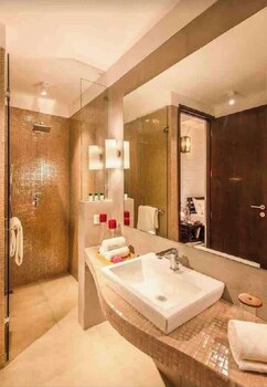 camelia by da alohas luxe 2 bhk suite