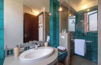 camelia by da alohas luxe 2 bhk suite