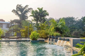 camelia by da alohas luxe 2 bhk suite