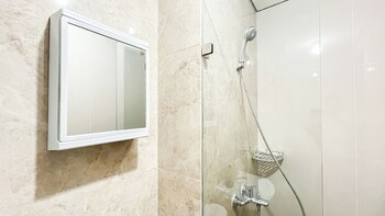 Modern Studio At Transpark Cibubur Apartment,Borealis Fl15 #31A Jl Alternatif Cibubur,2 star