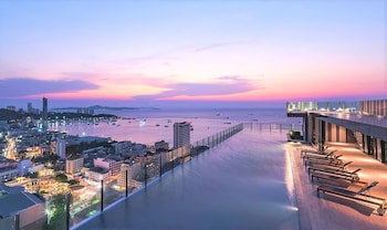 Best Location Of Pattaya, Sky Pool, Next To Beach,,2 star