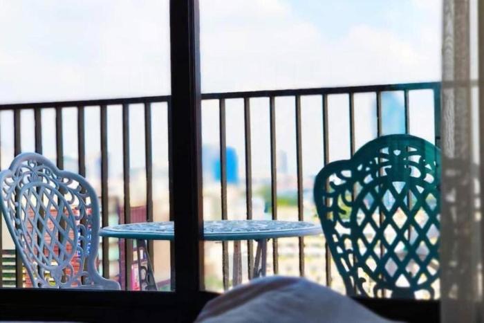 best location of pattaya sky pool next to beach