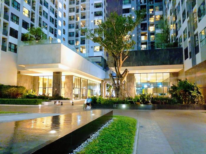 best location of pattaya sky pool next to beach