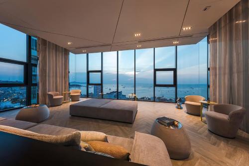 best location of pattaya sky pool next to beach
