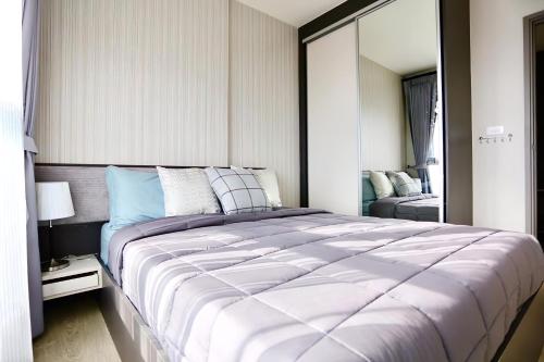 best location of pattaya sky pool next to beach