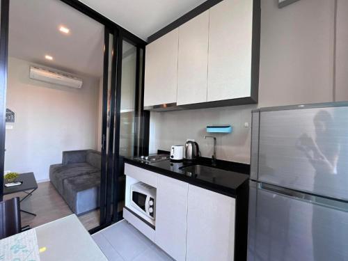 best location of pattaya sky pool next to beach
