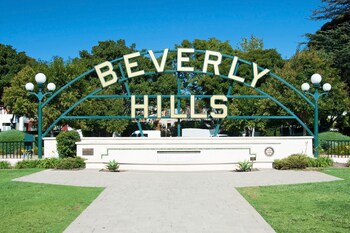 modern boutique living in culver city