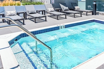 Modern Boutique Living In Culver City,,5 star