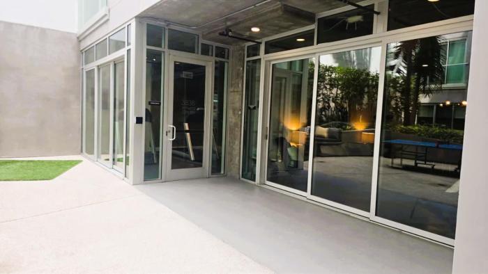 modern boutique living in culver city