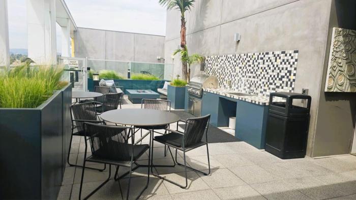 modern boutique living in culver city