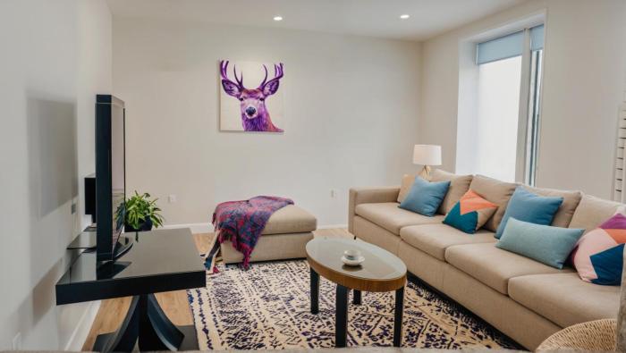 modern boutique living in culver city
