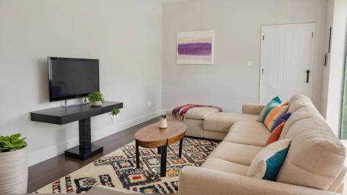 modern boutique living in culver city