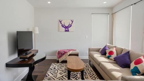 modern boutique living in culver city