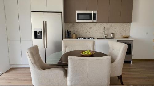 modern boutique living in culver city