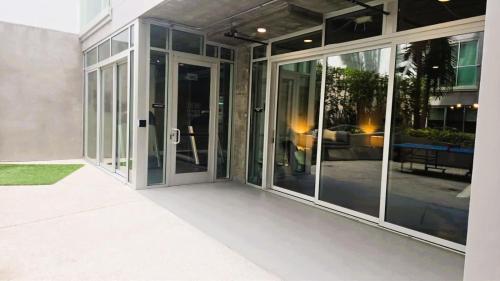 modern boutique living in culver city