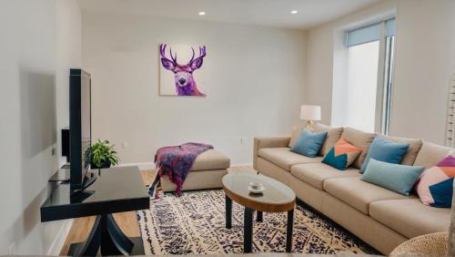 modern boutique living in culver city