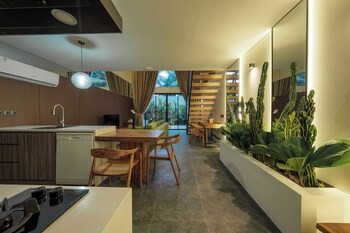 Moon Rock Villas,,3 star