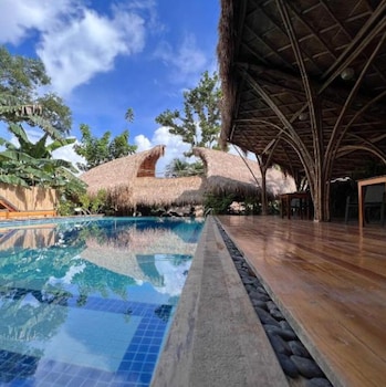 la colonial resort