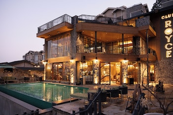 elivaas prive the royce daisy ultra luxe 4 bhk villa