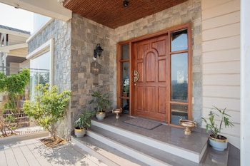 elivaas prive the royce daisy ultra luxe 4 bhk villa