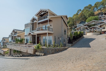 elivaas prive the royce daisy ultra luxe 4 bhk villa