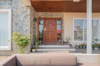 elivaas prive the royce daisy ultra luxe 4 bhk villa