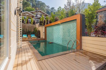 elivaas prive the royce daisy ultra luxe 4 bhk villa