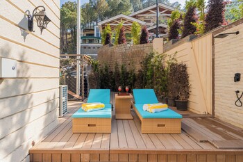 elivaas prive the royce daisy ultra luxe 4 bhk villa