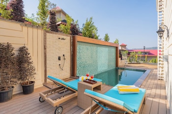 elivaas prive the royce daisy ultra luxe 4 bhk villa