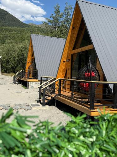 mestia pov luxury cabins