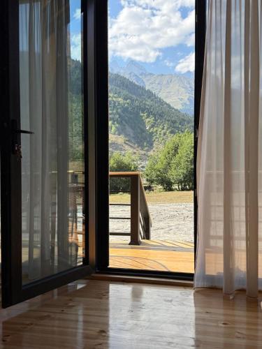 mestia pov luxury cabins