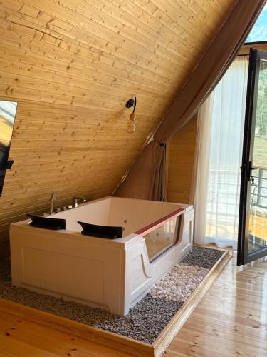 mestia pov luxury cabins