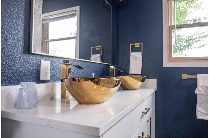 stylish stay with unforgettable downtown views