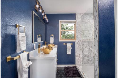 stylish stay with unforgettable downtown views