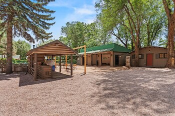 timber lodge cabin 7