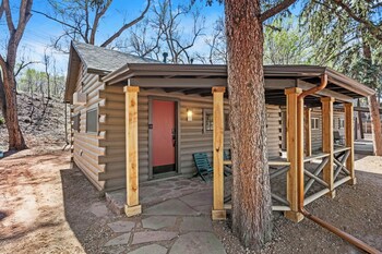 timber lodge cabin 8