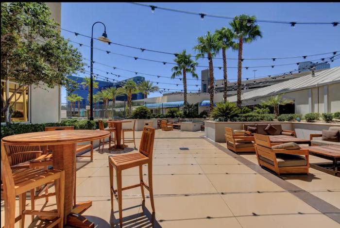 suite hub lv at signature sphere view