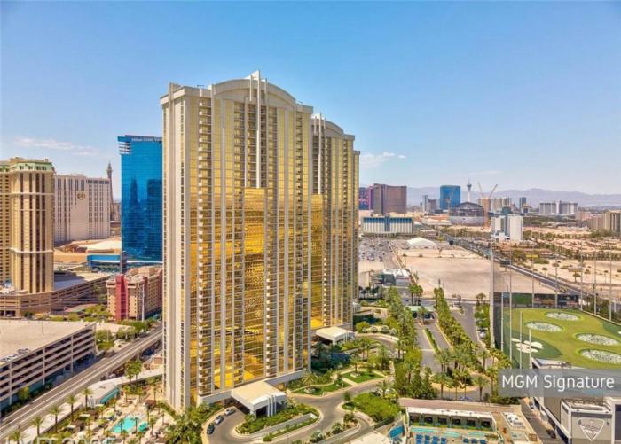 suite hub lv at signature sphere view