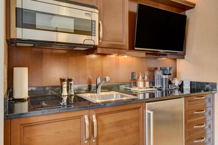 suite hub lv at signature sphere view