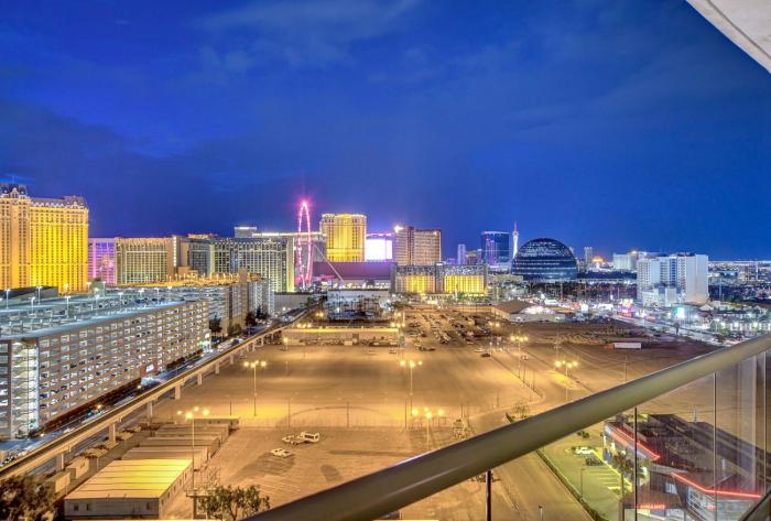 suite hub lv at signature sphere view