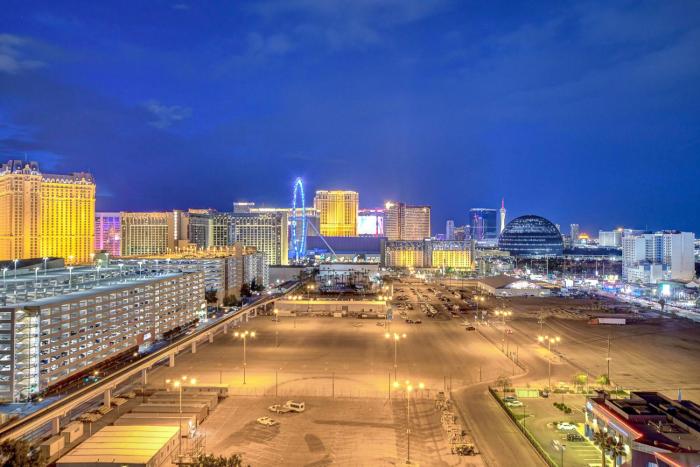 suite hub lv at signature sphere view