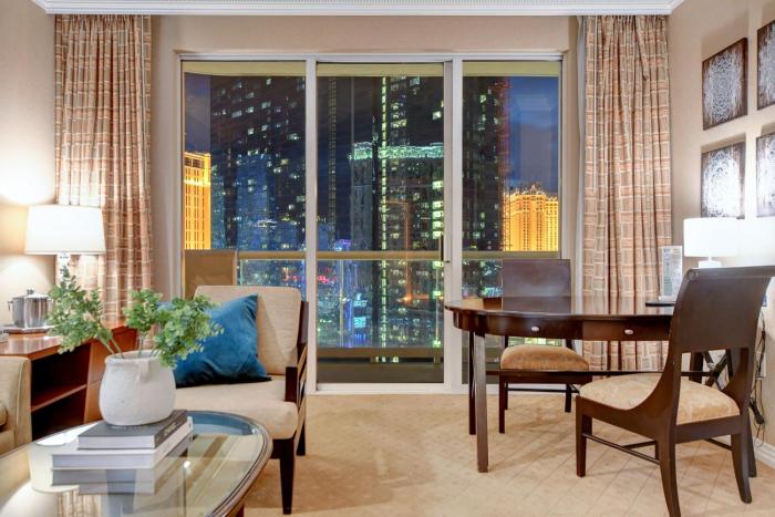 suite hub lv at signature sphere view