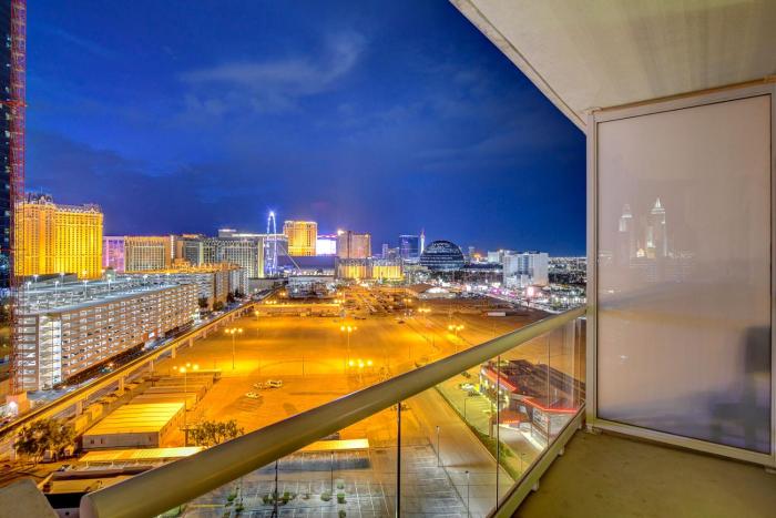 suite hub lv at signature sphere view