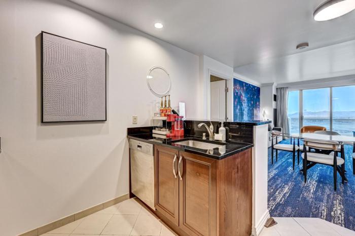 suite hub lv at signature sphere view