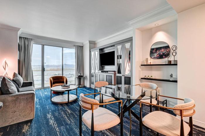 suite hub lv at signature sphere view