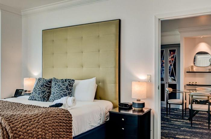 suite hub lv at signature sphere view